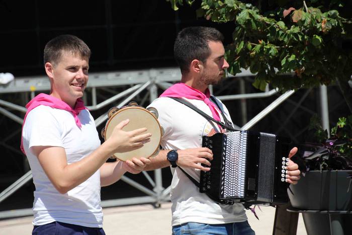 Suziriari aurrea hartu diote 22 1565791751181