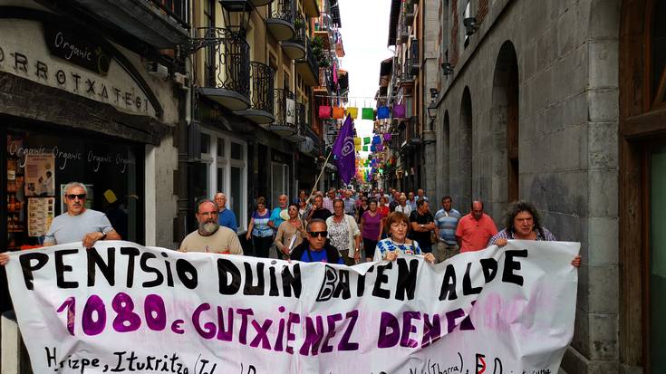 "Pentsio duinen" aldeko aldarria berriro kalera atera dute