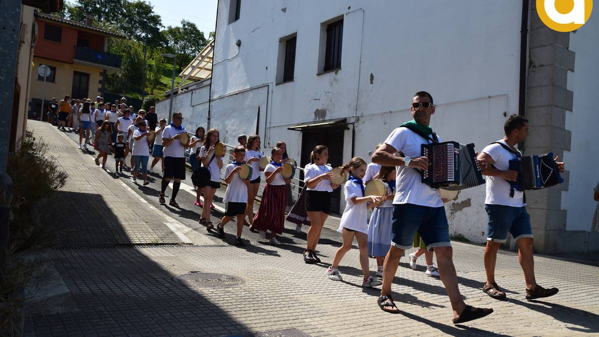 Pako Belearen erraldoiek zabaldu dute eguna