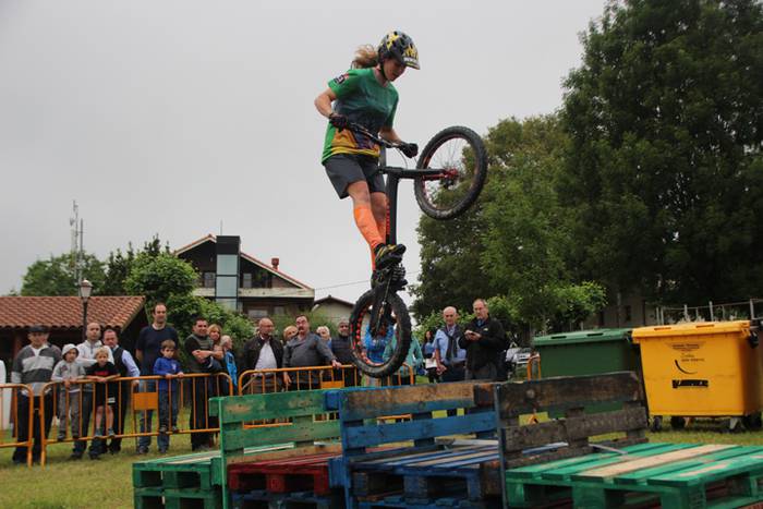 Erakustaldi batekin hasi dir 17 1496515026494