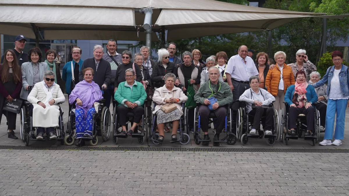 Nagusilaneko kideek gazteei laguntza eskatu diete