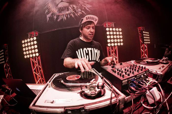 «DJ lanetan murgiltzen dena, melomanoa izaten da, musikazalea»