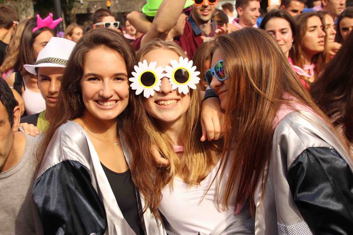 Kalean gora eta behera, kuad 93 1564506848956