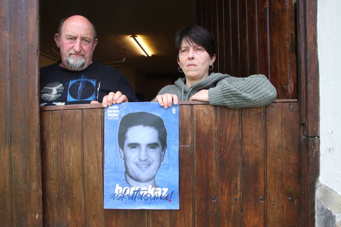 Senideek mende laurden bete dute egiaren bila