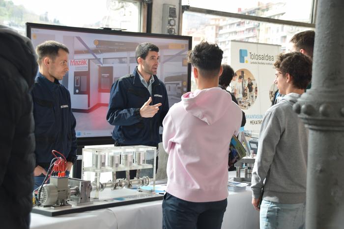 Ikasenpresa Azoka egingo dute bihar