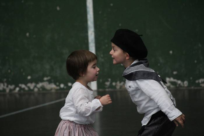 Bukalaik dantzari txikiz bet 33 1525522117067