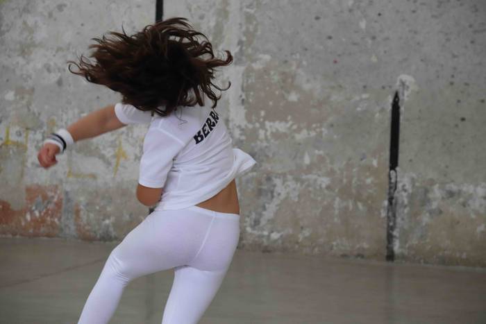 Zuriz jantzi zen Berrobiko f 1 1567409241048