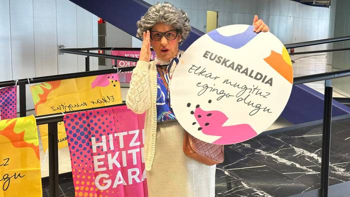 Bihotzaren taupadak entzun eta elkar mugituz egiteko garaia