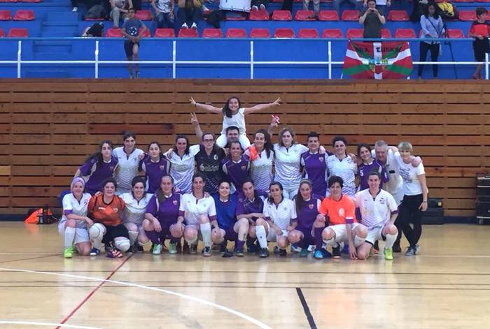 Lauburuko emakumezkoak gertu, eta infantilak Euskadiko txapeldunak