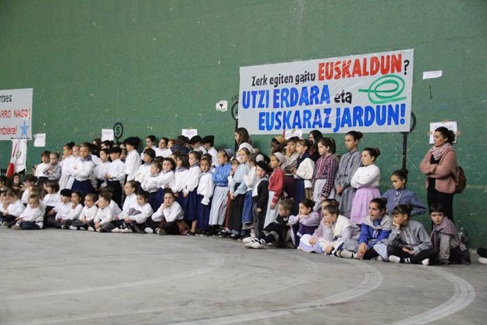 Dantzari txiki eguna anoetan 24 1463914947864