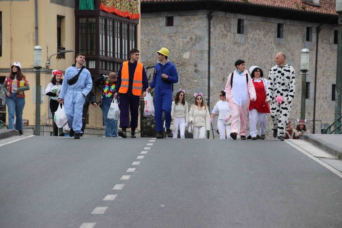 Konpartsa eta mozorroak Zald 26 1645972619637