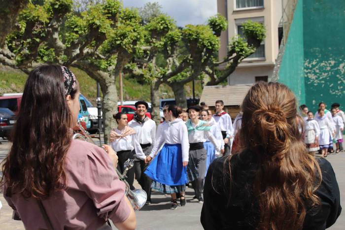 Dantzan ospatu dute Sutarrir 32 1557663365602