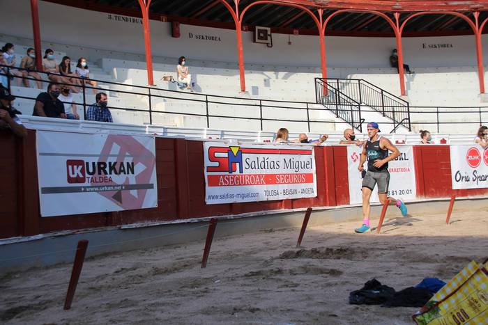 Izetatarrek jantzi dute txap 70 1624130536287