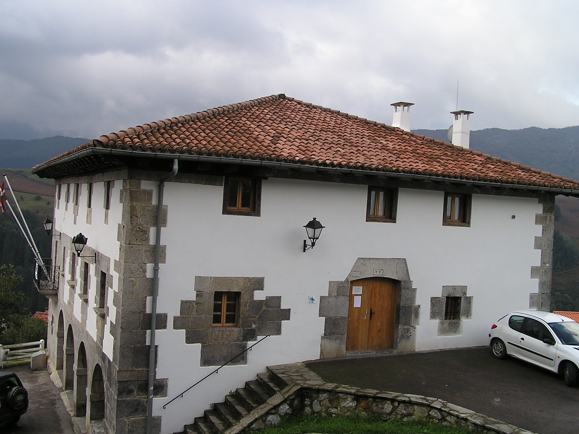 Ostatu bat baino gehiago