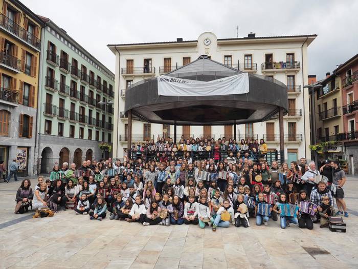 Hauspoa trikitiari 1 1570286759485