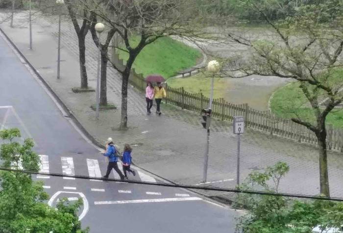 Haurrak kalera atera dira 27 1587900346250