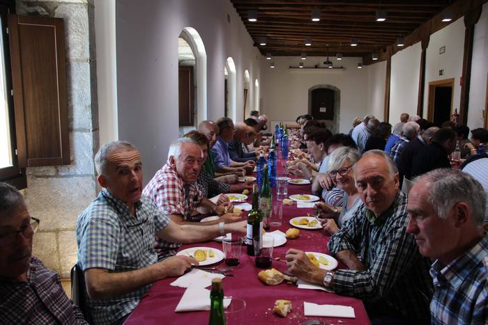 Prozesioaren ondoren, bazkar 3 1557930928170