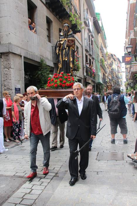 Santuek eta dantzariek poztu 78 1498312604211