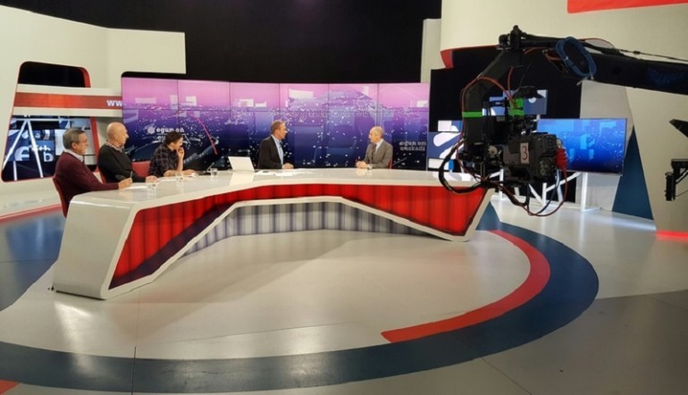 ETB1ek aldaketa behar duela eskatzeko sinadurak biltzen hasi dira