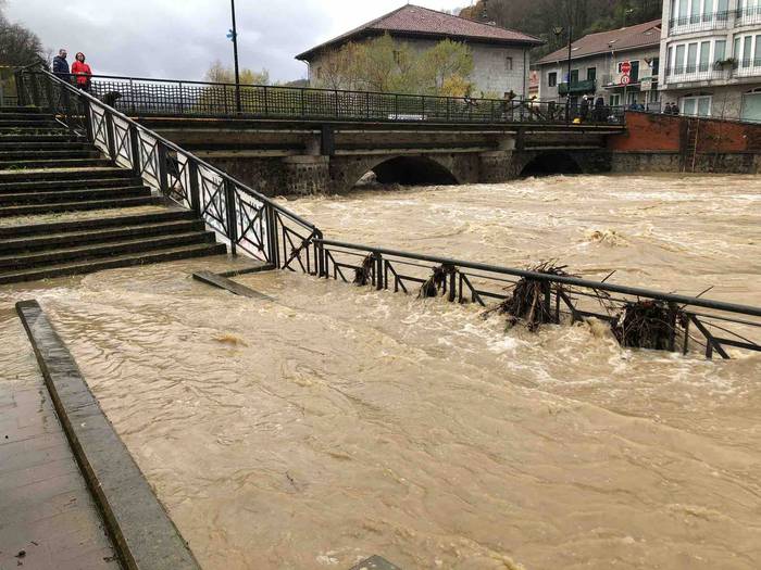 Urak eta lurrak gain hartu d 34 1639129527741