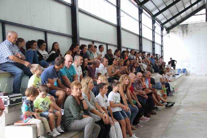 Zuriz jantzi zen Berrobiko f 9 1567409248889