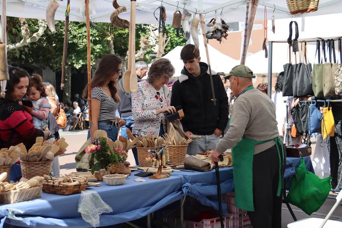 Irrintzi elkarteak antolatuta, azoka berezia larunbatean