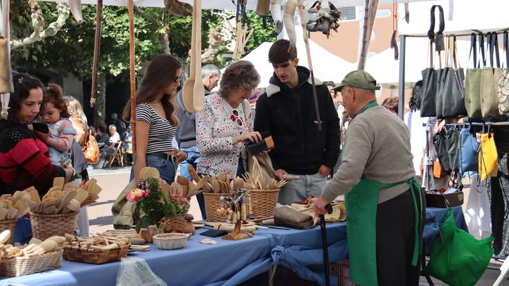 Irrintzi elkarteak antolatuta, azoka berezia larunbatean