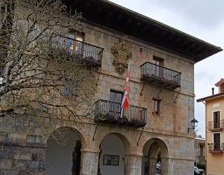 Ogasun batzorde bat sortzeko proposamenari erantzun gabe hiru hilabete daramatza gobernu taldeak