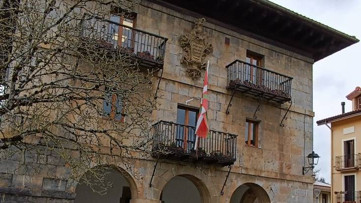 Ogasun batzorde bat sortzeko proposamenari erantzun gabe hiru hilabete daramatza gobernu taldeak