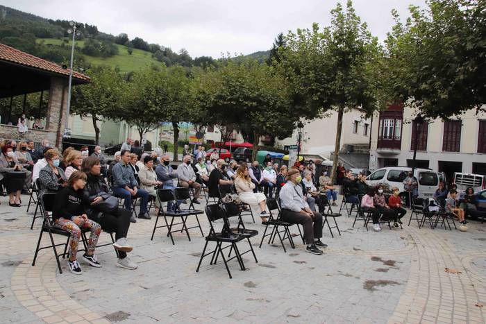 Aulki hutsak ekitaldia Irura 15 1632920811493