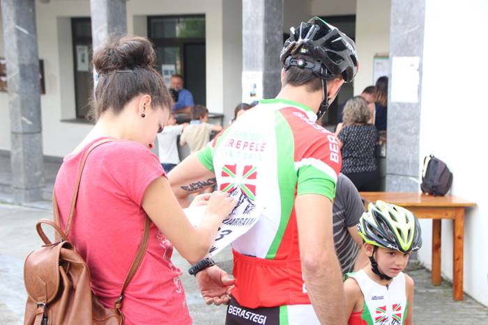 Maldan gora plazara heldu ar 3 1502801242701