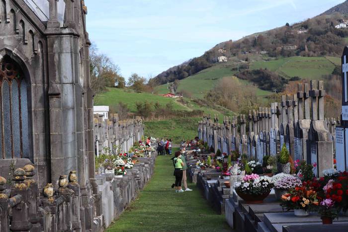 Santu Guztien eguna neurri b 26 1604226365696