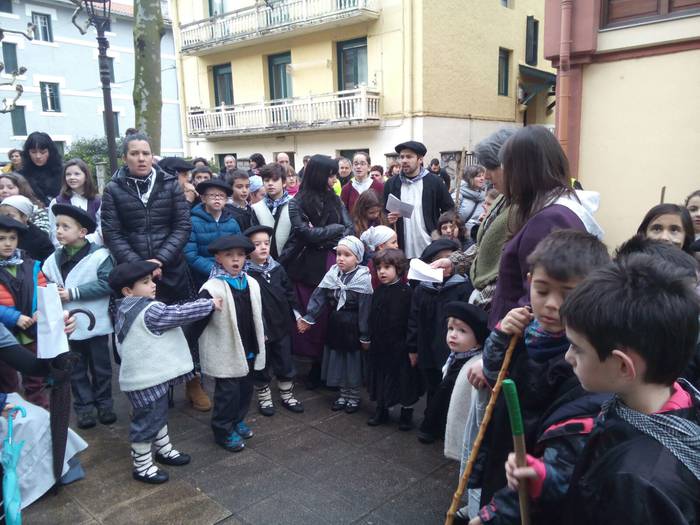 Irurako ikastolan, Santa Age 6 1486383079938