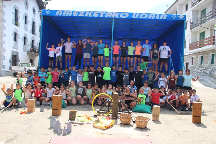 Zabaldik da jada izen-ematea San Bartolome jaietako gaztetxoen herri kirol saiorako