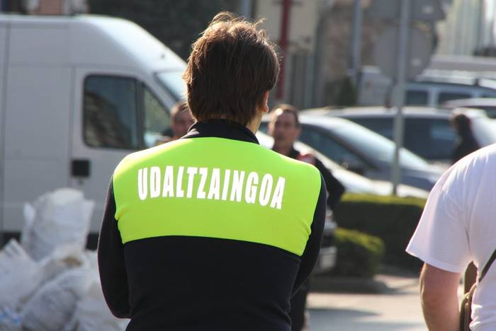 Otsailaren 12ra arteko epea, inauterietan trafiko laguntzaile moduan aritzeko