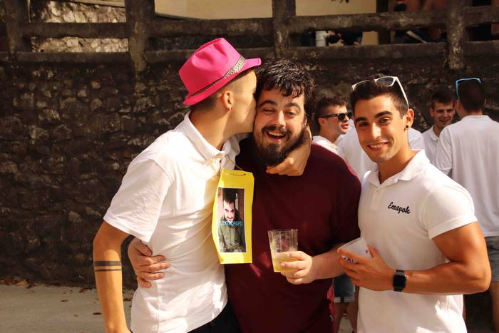 Kalean gora eta behera, kuad 82 1564506839353