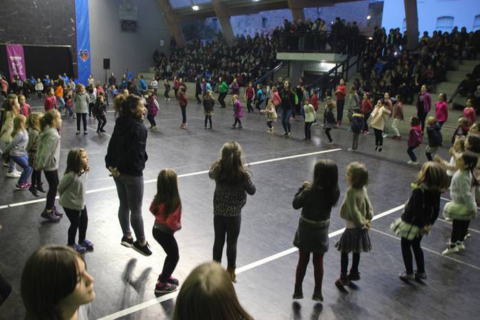 Oinkari Dantza Astea dantza gidatua 5 1479583205679