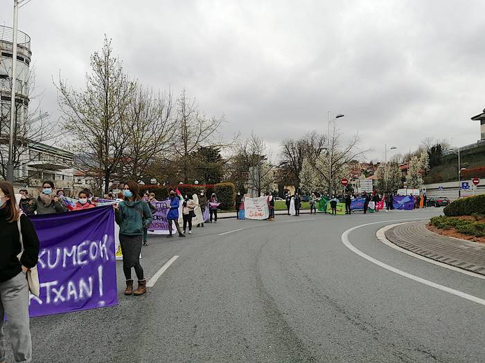 Hendaiaraino heldu dira esku 8 1615033720074