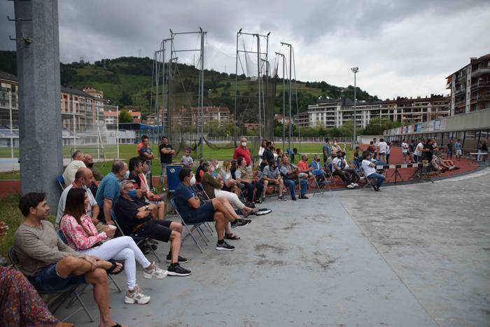 Txapelak jantzi dituzte 52.  18 1627714819216