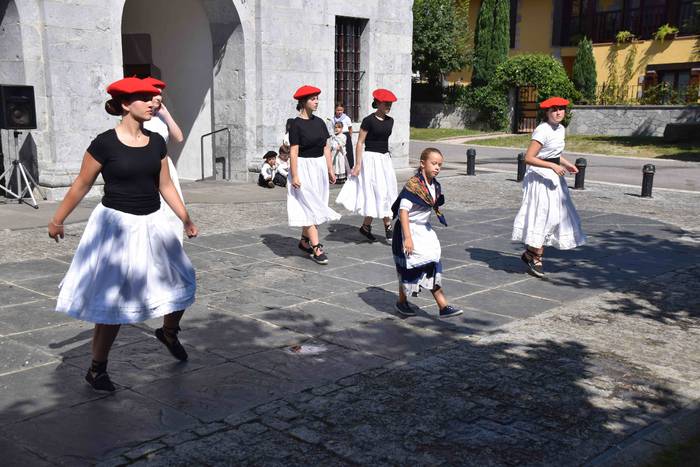 Orendain festak dantza emana 4 1534332477106