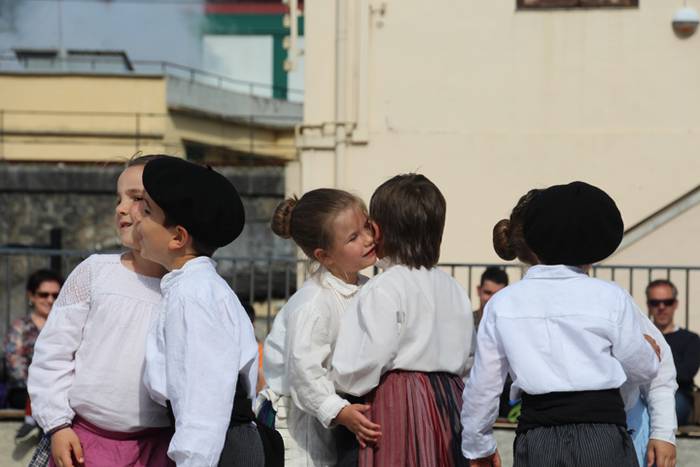 Suziria lehertzearekin bater 13 1494695600110