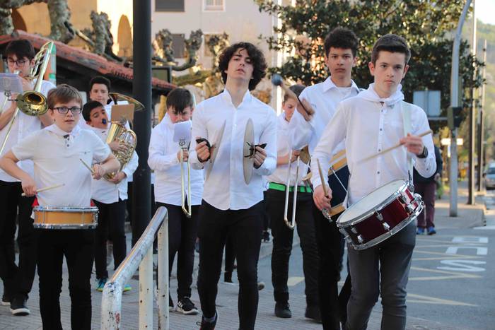 Banda Topaketa AV400Urte 24 1553970407497