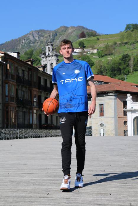 Arropa berria atera du TAKE  2 1651169475895