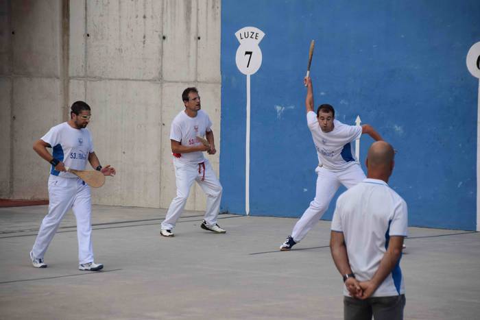 Txapelak jantzi dituzte 52.  7 1627714813412