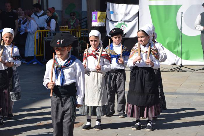 Dantzari txikiak, goizeko pr 92 1491666941116