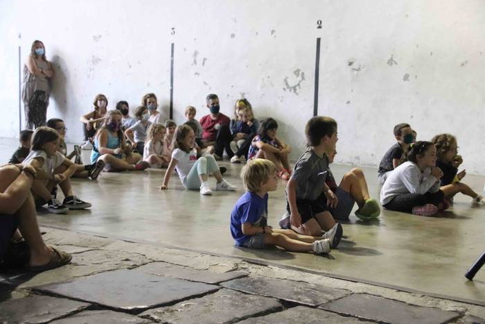 Haur zein helduentzako irrik 8 1597510979956