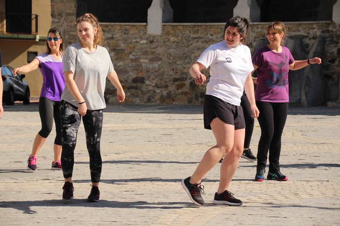 irura-gazte-asanblada-zunba- 12 1553343539314