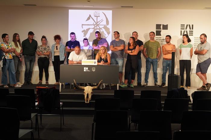 «Txahal haragirik gabe geratzen ari gara»