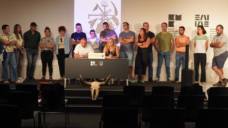 «Txahal haragirik gabe geratzen ari gara»