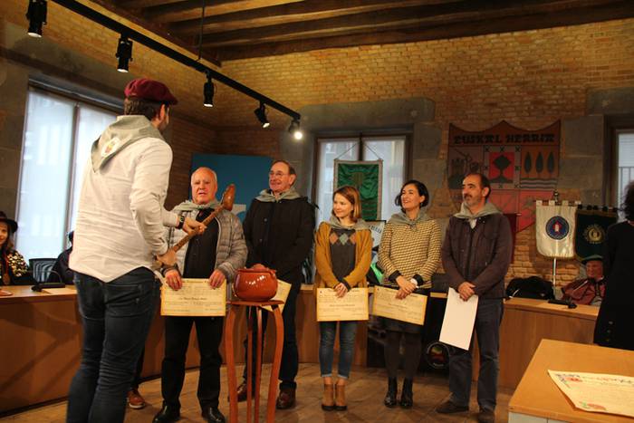 Tolosako Babarrun Kofradiako kide berriak 26 1479648805605